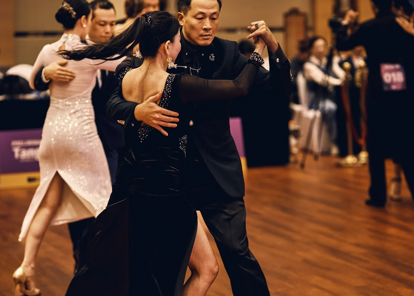 Tango dancers in formal dress, representative of the cuadro's three couples